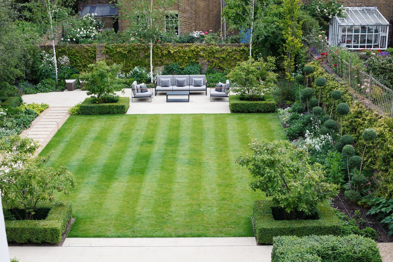 Top Terrace Gardens Style for Aesthetical Ambience